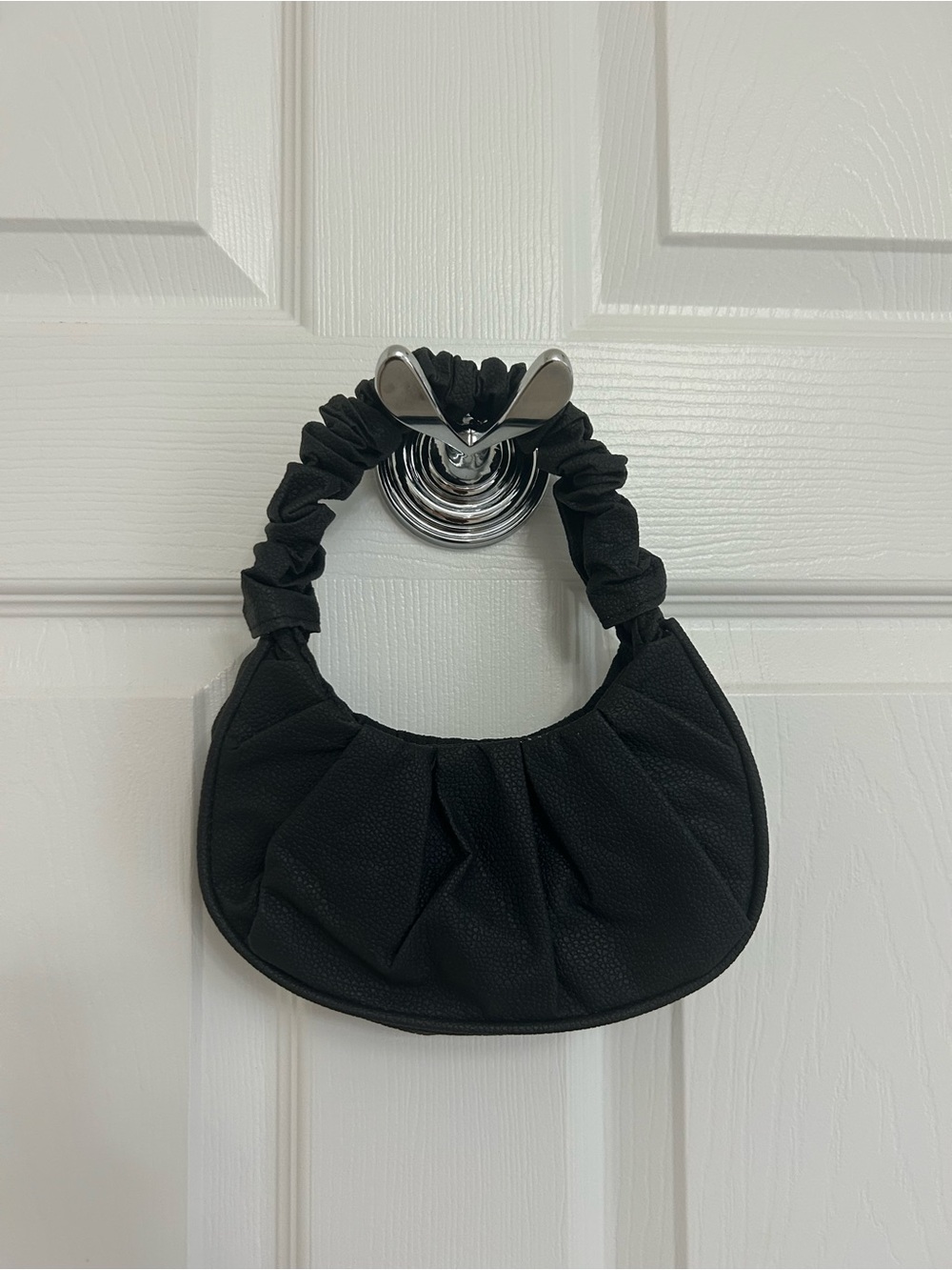 Black Women’s Ruched Handle Shoulder Bag